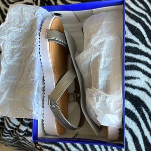 **BRAND NEW** PLEASE HUY, moving! Size 10 Pewter Sandals